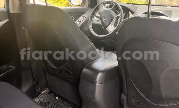 Acheter Occasion Voiture Hyundai ix35 Gris à Toamasina, Atsinanana Acheter Occasion Voiture Hyundai ix35 Gris à Toamasina, Atsinanana