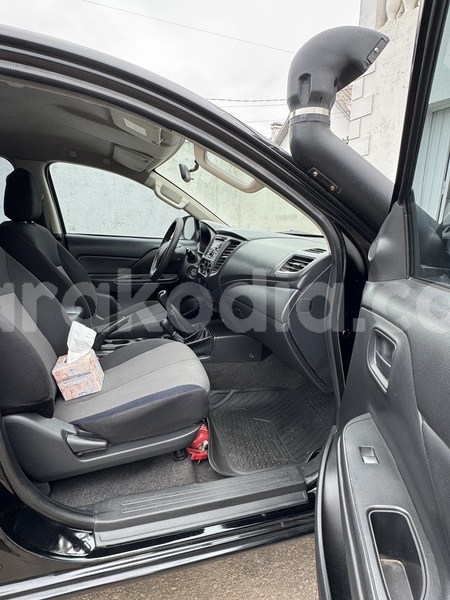 Big with watermark mitsubishi l200 analamanga antananarivo 9088