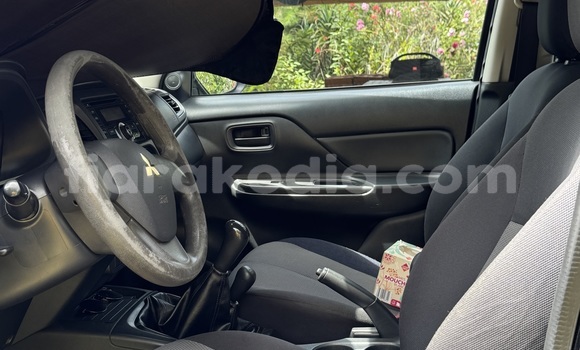 Acheter Occasion Voiture Mitsubishi L200 Noir à Antananarivo, Analamanga Acheter Occasion Voiture Mitsubishi L200 Noir à Antananarivo, Analamanga