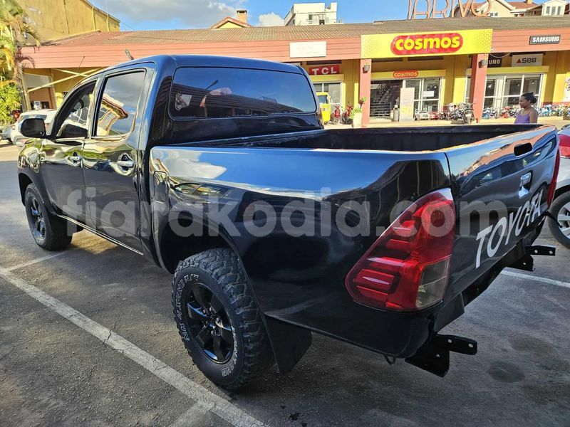 Big with watermark toyota hilux analamanga antananarivo 9095