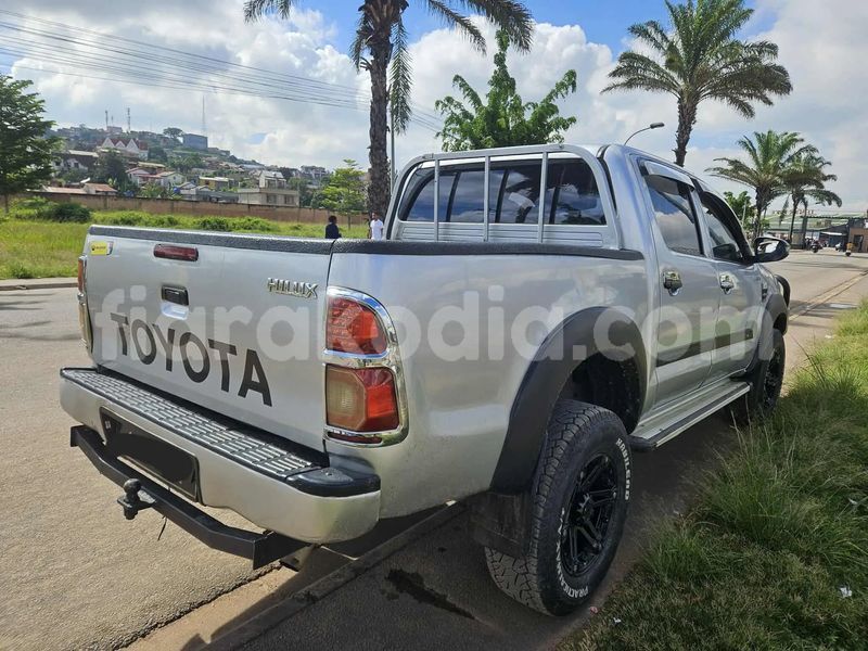 Big with watermark toyota vigo analamanga antananarivo 9098