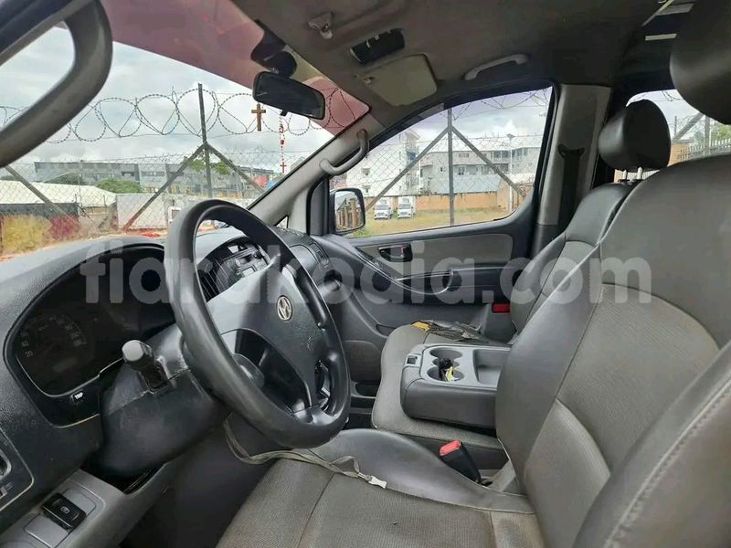 Big with watermark hyundai grand starex analamanga antananarivo 9100