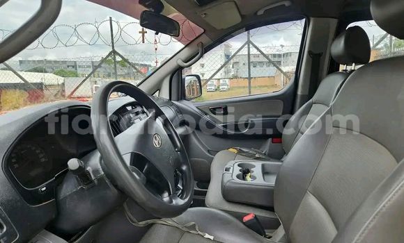 Acheter Occasion Voiture Hyundai Grand Starex Bleu à Antananarivo, Analamanga Acheter Occasion Voiture Hyundai Grand Starex Bleu à Antananarivo, Analamanga