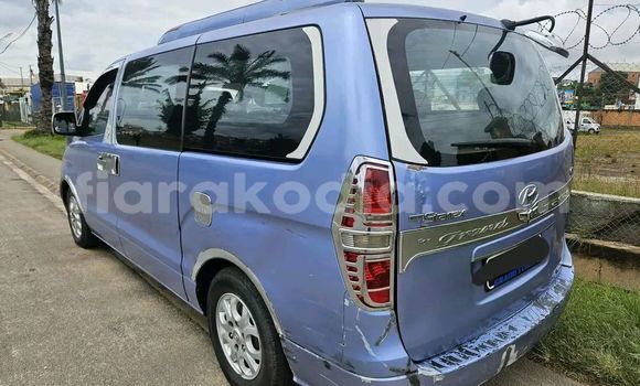 Acheter Occasion Voiture Hyundai Grand Starex Bleu à Antananarivo, Analamanga Acheter Occasion Voiture Hyundai Grand Starex Bleu à Antananarivo, Analamanga