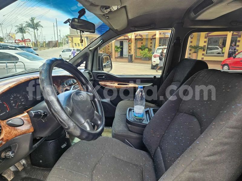 Big with watermark hyundai starex analamanga antananarivo 9101