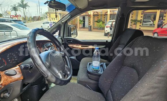 Acheter Occasion Voiture Hyundai Starex Bleu à Antananarivo, Analamanga Acheter Occasion Voiture Hyundai Starex Bleu à Antananarivo, Analamanga