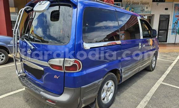 Acheter Occasion Voiture Hyundai Starex Bleu à Antananarivo, Analamanga Acheter Occasion Voiture Hyundai Starex Bleu à Antananarivo, Analamanga