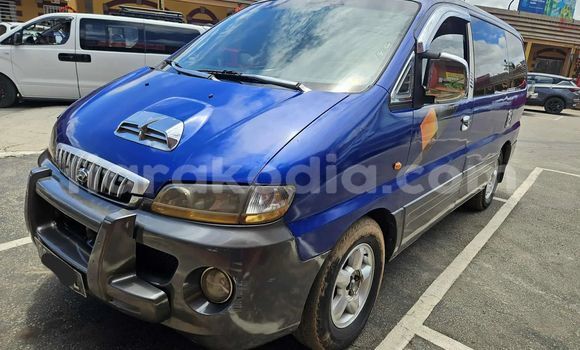 Acheter Occasion Voiture Hyundai Starex Bleu à Antananarivo, Analamanga Acheter Occasion Voiture Hyundai Starex Bleu à Antananarivo, Analamanga