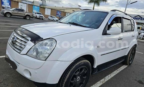 Acheter Occasion Voiture Toyota Ractis Blanc à Antananarivo, Analamanga