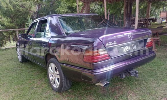 Acheter Occasion Voiture Mercedes‒Benz 190 Rouge à Antananarivo, Analamanga Acheter Occasion Voiture Mercedes‒Benz 190 Rouge à Antananarivo, Analamanga