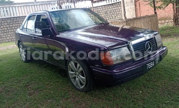 Acheter Occasion Voiture Mercedes‒Benz 190 Rouge à Antananarivo, Analamanga Acheter Occasion Voiture Mercedes‒Benz 190 Rouge à Antananarivo, Analamanga