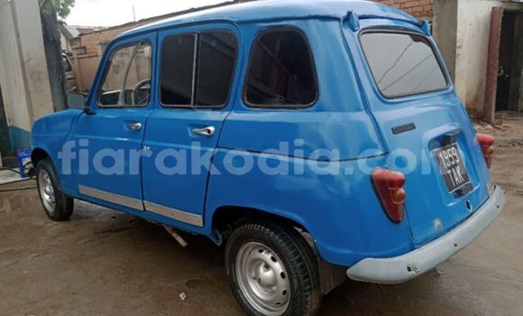 Acheter Occasion Voiture Renault 4 Bleu à Antananarivo, Analamanga Acheter Occasion Voiture Renault 4 Bleu à Antananarivo, Analamanga
