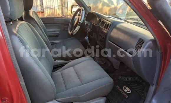 Acheter Occasion Voiture Toyota Hilux Rouge à Antananarivo, Analamanga Acheter Occasion Voiture Toyota Hilux Rouge à Antananarivo, Analamanga