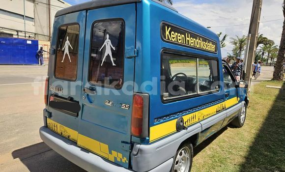 Acheter Occasion Voiture Renault Espace Bleu à Antananarivo, Analamanga Acheter Occasion Voiture Renault Espace Bleu à Antananarivo, Analamanga