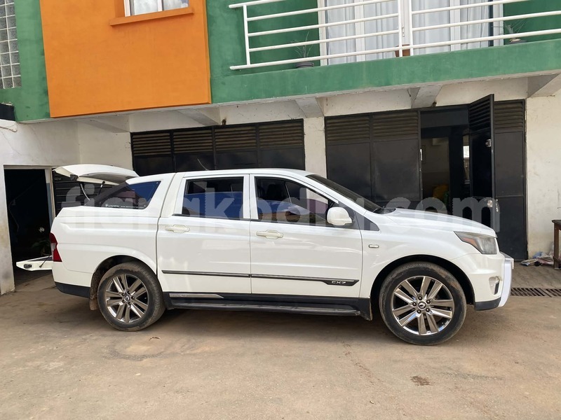 Big with watermark ssangyong musso analamanga antananarivo 9124