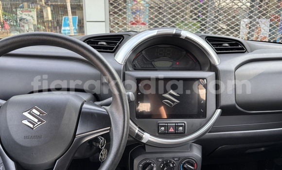 Buy Used Suzuki Jimny Red Car in Antananarivo in Analamanga Buy Used Suzuki Jimny Red Car in Antananarivo in Analamanga