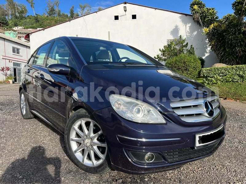 Big with watermark mercedes viano analamanga antananarivo 9135