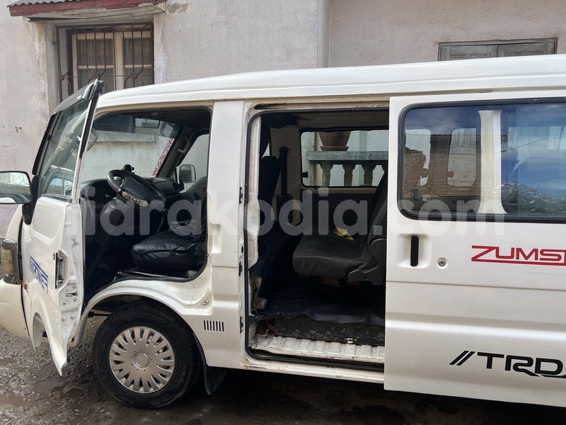 Big with watermark mazda e2200 analamanga antananarivo 9143