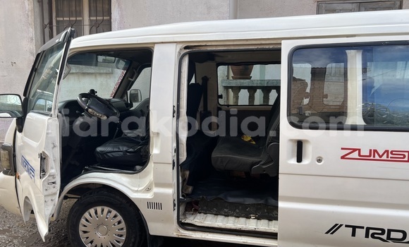 Acheter Occasion Voiture Mazda E2200 Blanc à Antananarivo, Analamanga Acheter Occasion Voiture Mazda E2200 Blanc à Antananarivo, Analamanga