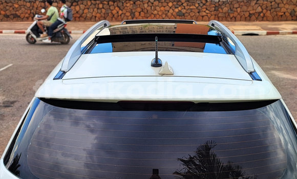 Acheter Occasion Voiture Kia Sorento Blanc à Antananarivo, Analamanga Acheter Occasion Voiture Kia Sorento Blanc à Antananarivo, Analamanga