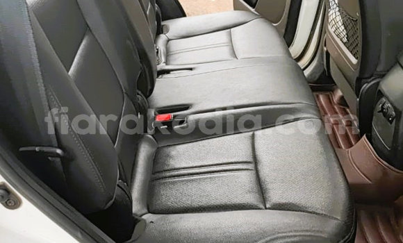 Acheter Occasion Voiture Kia Sorento Blanc à Antananarivo, Analamanga Acheter Occasion Voiture Kia Sorento Blanc à Antananarivo, Analamanga