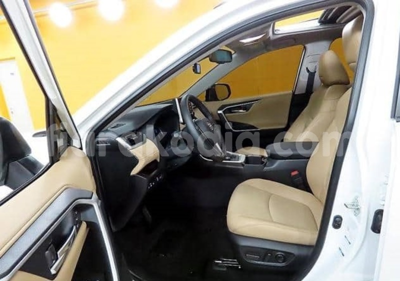 Big with watermark toyota rav4 alaotra mangoro ambatondrazaka 9149