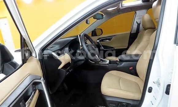 Acheter Occasion Voiture Toyota RAV4 Blanc à Ambatondrazaka, Alaotra-Mangoro Acheter Occasion Voiture Toyota RAV4 Blanc à Ambatondrazaka, Alaotra-Mangoro