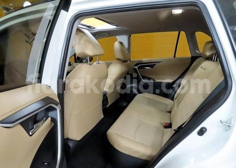 Big with watermark toyota rav4 alaotra mangoro ambatondrazaka 9149