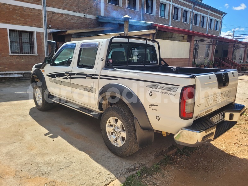 Big with watermark nissan np 300 haute matsiatra fianarantsoa 9151