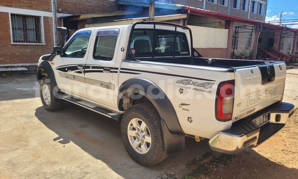 Acheter Occasion Voiture Nissan NP 300 Blanc à Fianarantsoa, Haute Matsiatra Acheter Occasion Voiture Nissan NP 300 Blanc à Fianarantsoa, Haute Matsiatra