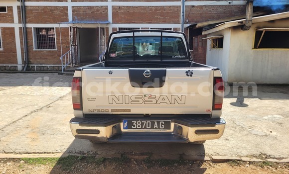 Acheter Occasion Voiture Nissan NP 300 Blanc à Fianarantsoa, Haute Matsiatra Acheter Occasion Voiture Nissan NP 300 Blanc à Fianarantsoa, Haute Matsiatra