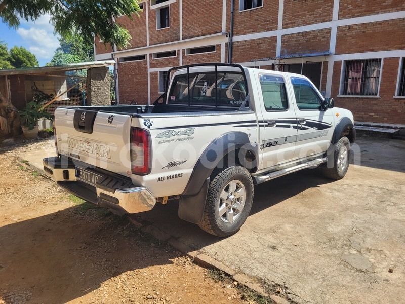 Big with watermark nissan np 300 haute matsiatra fianarantsoa 9151