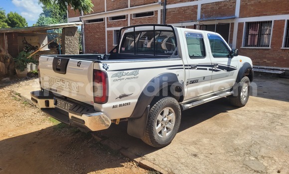 Acheter Occasion Voiture Nissan NP 300 Blanc à Fianarantsoa, Haute Matsiatra Acheter Occasion Voiture Nissan NP 300 Blanc à Fianarantsoa, Haute Matsiatra