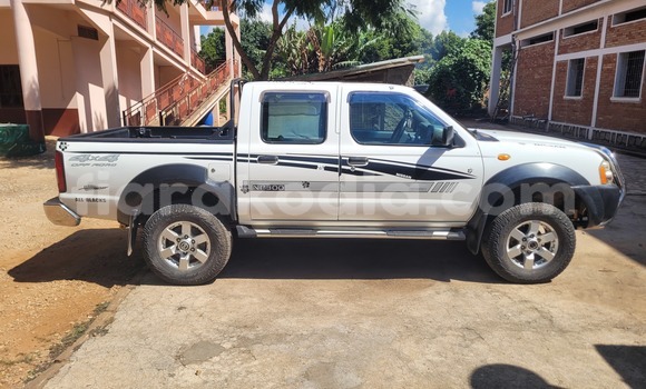 Acheter Occasion Voiture Nissan NP 300 Blanc à Fianarantsoa, Haute Matsiatra Acheter Occasion Voiture Nissan NP 300 Blanc à Fianarantsoa, Haute Matsiatra