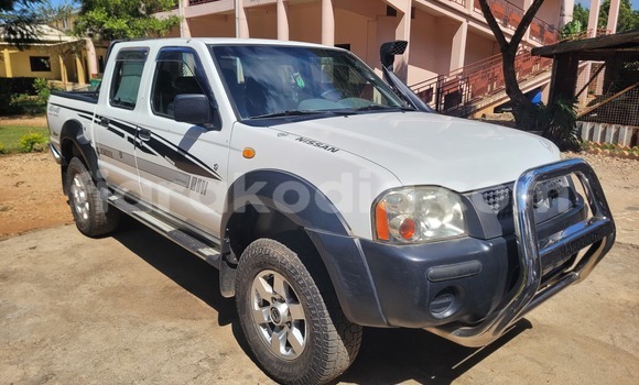 Acheter Occasion Voiture Nissan NP 300 Blanc à Fianarantsoa, Haute Matsiatra Acheter Occasion Voiture Nissan NP 300 Blanc à Fianarantsoa, Haute Matsiatra