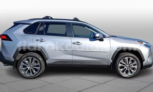 Acheter Occasion Voiture Toyota RAV4 Gris à Antananarivo, Analamanga Acheter Occasion Voiture Toyota RAV4 Gris à Antananarivo, Analamanga