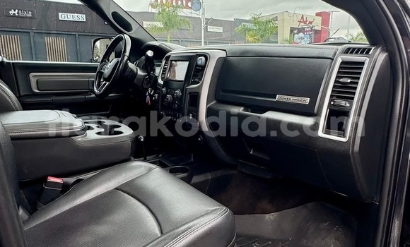 Hividy Dodge RAM Black Car in Antananarivo in Analamanga Hividy Dodge RAM Black Car in Antananarivo in Analamanga