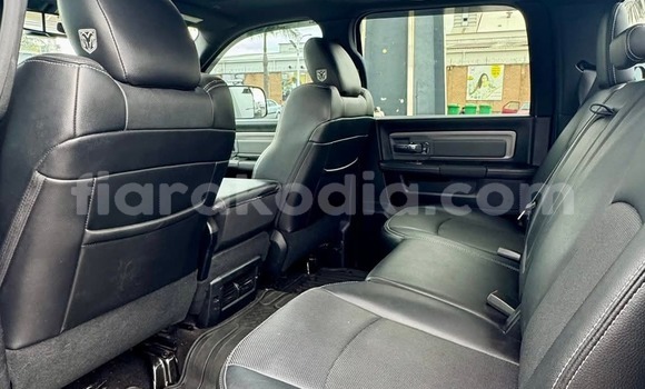 Hividy Dodge RAM Black Car in Antananarivo in Analamanga Hividy Dodge RAM Black Car in Antananarivo in Analamanga