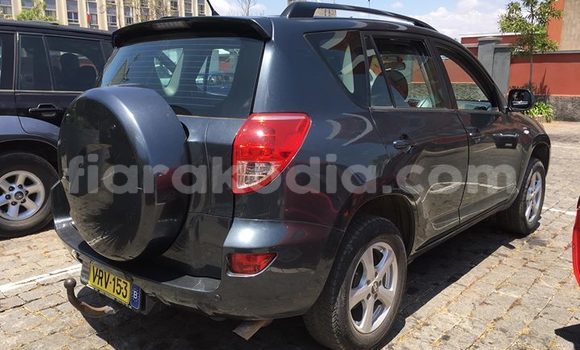 Acheter Occasion Voiture Toyota RAV4 Noir à Antananarivo, Analamanga Acheter Occasion Voiture Toyota RAV4 Noir à Antananarivo, Analamanga