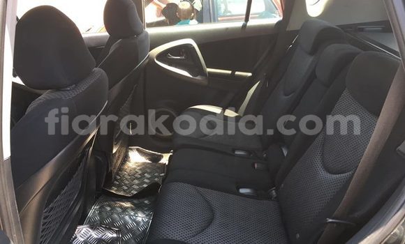 Acheter Occasion Voiture Toyota RAV4 Noir à Antananarivo, Analamanga Acheter Occasion Voiture Toyota RAV4 Noir à Antananarivo, Analamanga