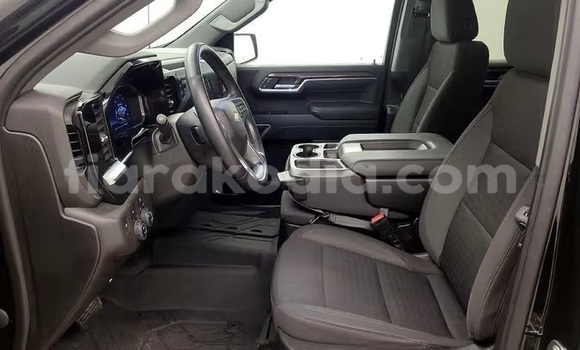 Hividy Chevrolet Silverado Black Car in Antananarivo in Analamanga Hividy Chevrolet Silverado Black Car in Antananarivo in Analamanga