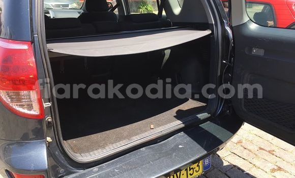 Acheter Occasion Voiture Toyota RAV4 Noir à Antananarivo, Analamanga Acheter Occasion Voiture Toyota RAV4 Noir à Antananarivo, Analamanga