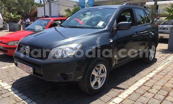 Acheter Occasion Voiture Toyota RAV4 Noir à Antananarivo, Analamanga Acheter Occasion Voiture Toyota RAV4 Noir à Antananarivo, Analamanga