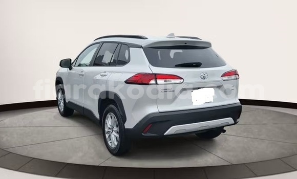 Hividy Toyota Corolla Cross fotsy Car in Antananarivo in Analamanga Hividy Toyota Corolla Cross fotsy Car in Antananarivo in Analamanga