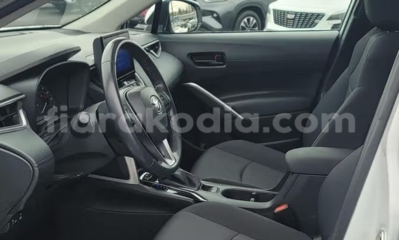 Hividy Toyota Corolla Cross fotsy Car in Antananarivo in Analamanga Hividy Toyota Corolla Cross fotsy Car in Antananarivo in Analamanga