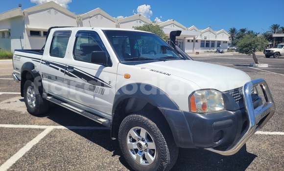 Hividy Nissan NP 300 fotsy Car in Antsirabe in Vakinankaratra Hividy Nissan NP 300 fotsy Car in Antsirabe in Vakinankaratra