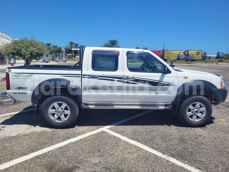 Big with watermark nissan np 300 vakinankaratra antsirabe 9198