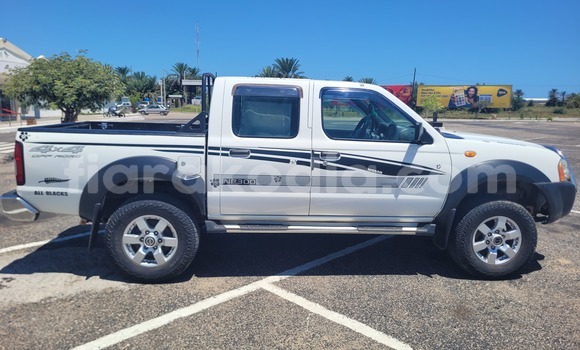 Hividy Nissan NP 300 fotsy Car in Antsirabe in Vakinankaratra Hividy Nissan NP 300 fotsy Car in Antsirabe in Vakinankaratra