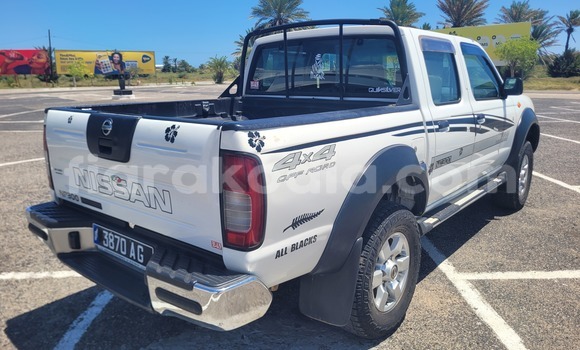 Hividy Nissan NP 300 fotsy Car in Antsirabe in Vakinankaratra Hividy Nissan NP 300 fotsy Car in Antsirabe in Vakinankaratra