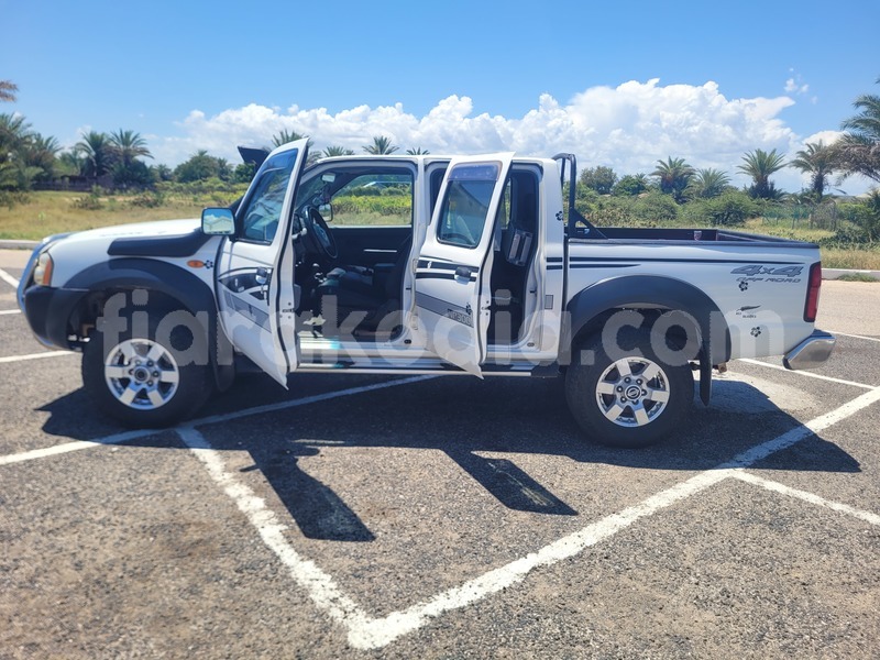 Big with watermark nissan np 300 vakinankaratra antsirabe 9198